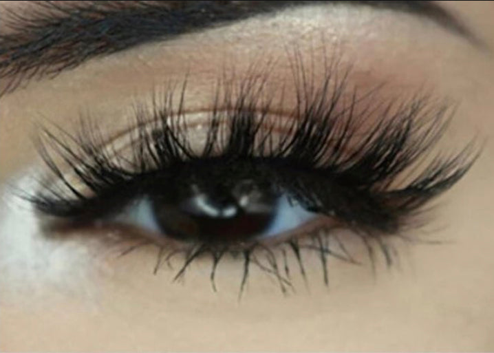 Minx wispy eyelash strips